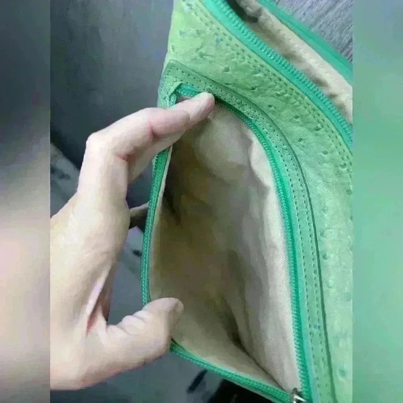 DONALD J PlLINER green faux ostrach skin design crossbody adjustable straps. - Picture 3 of 10